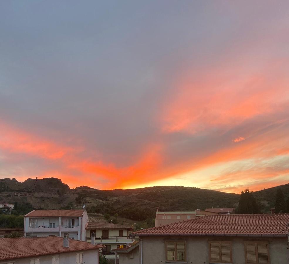 Pozzo Sella Aparthouse - Tramonto Sulla Miniera Iglesias Buitenkant foto